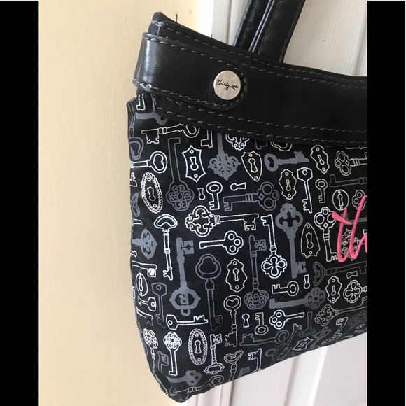 🆕🔥THIRTY ONE SUPER CUTE PURSE/BLACK&WHITE&SILVER W/LOGO IN PINK ON THE FRONT! - Picture 11 of 17